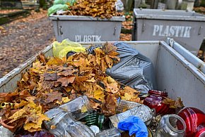 Po 1 listopada na wysypiska trafiają tony odpadów cmentarnych-73395