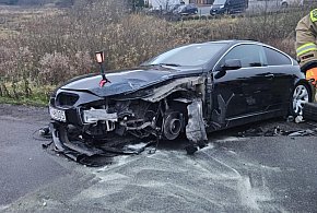 Garcz. Zderzenie BMW z mercedesem na łuku drogi-73787