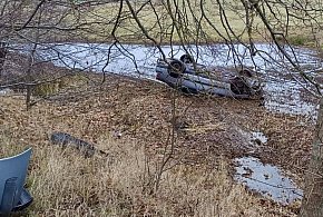 Kaplica. Dachował i prosił, by nie wzywać policji. Już wiadomo dlaczego-73859