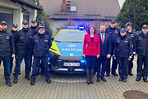 Żukowo. Policjanci z awansami, nowym samochodem i defibrylatorem-74015