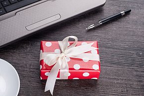 Świąteczna paczka może stać się problemem. Skarbówka patrzy z ukrycia-74516