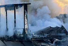 Hopy. Mężczyzna doprowadził do pożaru. Trafił do szpitala-74514