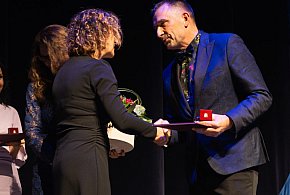 Pomagają i rozbudzają empatię. Srebrne Drzewko dla Jacka Miąskowskiego-74670