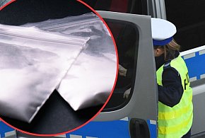 Sulęczyno. Nerwowo kręcił się koło sklepu. Policjanci domyślili się dlaczego-74943