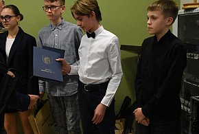 Listy gratulacyjne dla stypendystów z gm. Sierakowice-75090