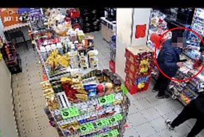 Kiełpino. Zaczął wygrażać chłopcu. Nagle wyciągnął pistolet-75312