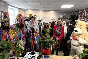 Kaszubska Gwiazdka wędruje po Kartuzach. Była też w naszej redakcji!-75360