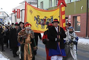 Orszak Trzech Króli w Sierakowicach zakończony przy Ołtarzu Papieskim-75988