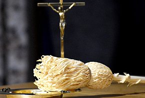 Czego nie robić podczas wizyty księdza?-76081