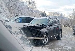 Puzdrowo - Sierakowice. Zderzenie aut. Na miejscu działają służby-76117