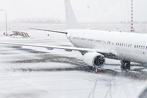 Z powodu pogody część połączeń na lotnisku w Gdańsku opóźniona-76159