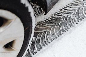Jazda na oponach letnich zimą powinna być zakazana?-76348