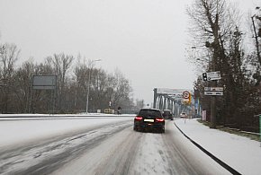 Poważne zagrożenie na drogach. Kierowcy często o tym zapominają-76523