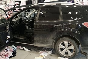 Banino. Wjechała samochodem do sklepu! Pomyliła gaz z hamulcem...