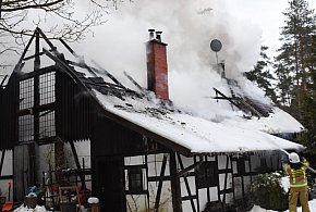 Miechucino. Pożar domku letniskowego. Trwa akcja gaśnicza