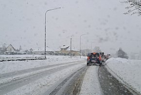 Utrudnienia na drogach. W Łapalicach trasę blokowała ciężarówka