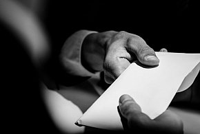 Badania dotyczące korupcji nie są optymistyczne. Ile osób wręcza łapówki?