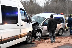 Gowidlino. Kolizja dwóch aut. "Czarny lód" na drodze