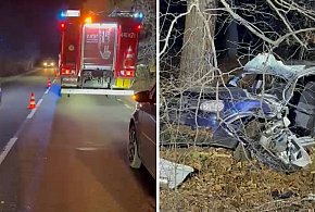 Przewóz. Osobówka roztrzaskała się na drzewie