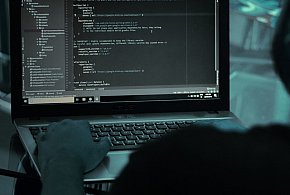 Czy sztuczna inteligencja rzeczywiście zabiera pracę?