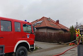 Pępowo. Pożar w budynku mieszkalnym. Na miejscu 10 zastępów straży