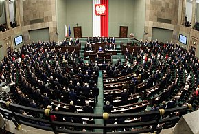 Słabnie PiS, ale rośnie Konfederacja. Sytuacja w Sejmie może być patowa