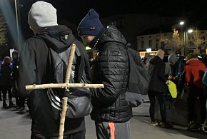 Kartuzy. Z krzyżami na plecakach ruszyli w Ekstremalną Drogę Krzyżową