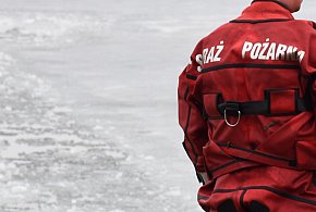 Garcz. Nastolatek ratował kolegę pod którym załamał się lód