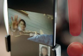 Ostrożnie z publikowaniem wizerunku dzieci w internecie. MEN ostrzega