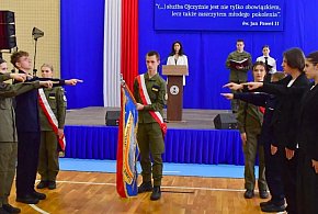 Kartuzy. Ślubowanie w II LO. "Służba Ojczyźnie to zaszczyt młodego pokolenia"