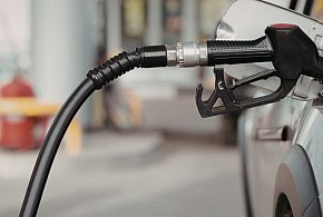 Senat przyjął ustawy, umożliwiające obniżkę cen paliw