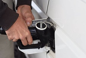 Prezydent podpisał ustawy umożliwiające obniżkę cen paliw