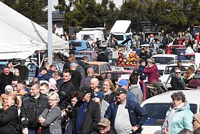Sierakowice. Tłumnie na pierwszej Giełdzie Samochodowej