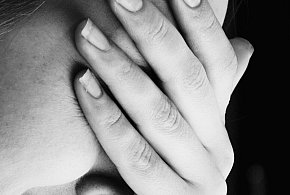 Zgłaszanie przemocy to nie donos! Procedura Niebieskiej Karty ro realna pomoc