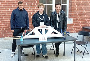 Uczniowie z ZST w Kartuzach "wykombinowali" most i zdobyli I miejsce