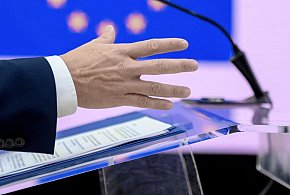 Poparcie dla KO nieznacznie rośnie, ale Polska 2050 niknie w sondażach