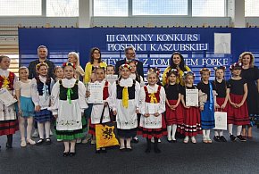 Borzestowo. Premiera hymnu szkoły. Jego autorem jest Tomasz Fopke