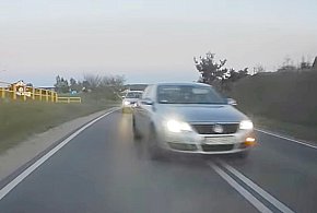 Kierowca volkswagena mocno ryzykował. Wyjątkowo niebezpieczne wyprzedzanie