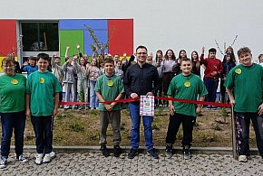 Banino. Przy SP nr 2 posadzono stare odmiany drzew owocowych