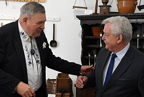Parlamentarzyści przyjechali na Kaszuby. Odwiedzili muzeum w Kartuzach