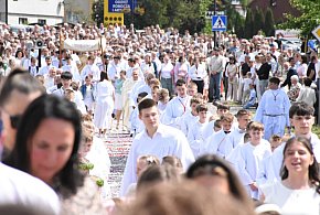 Procesja Bożego Ciała w Sierakowicach połączyła dwie parafie