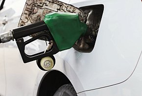 Dobre wiadomości dla kierowców. Chodzi o stawki VAT na paliwa