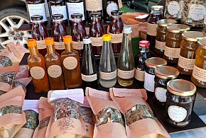 Chmielno. Czwartkowe Targowiska ruszyły. Regionalne produkty i pyszności