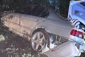 Karwacja. 18-latek w BMW zbyt szybką jazdę zakończył w rowie