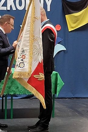 Sztandar dla Szkoły Podstawowej w Przodkowie-30124