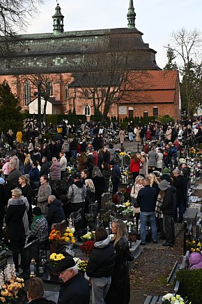 Uroczystość Wszystkich Świętych na kartuskim cmentarzu-30276