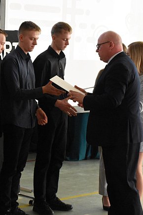 Uczniowie PZS w Sierakowicach podsumowali staże zawodowe-30284