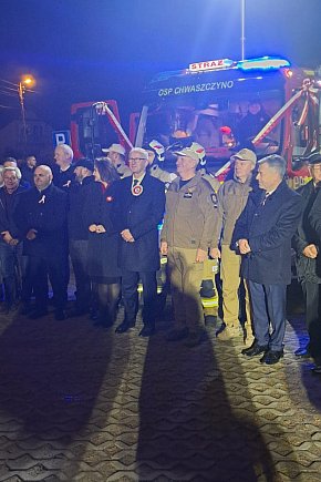 Huczne powitanie wozu strażackiego w Chwaszczynie-30293