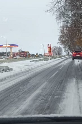 Pierwsze oznaki zimy na kaszubskich drogach-30334
