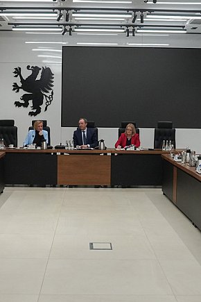 Posiedzenie zespołu roboczego ds. wsparcia młodzieży-30382